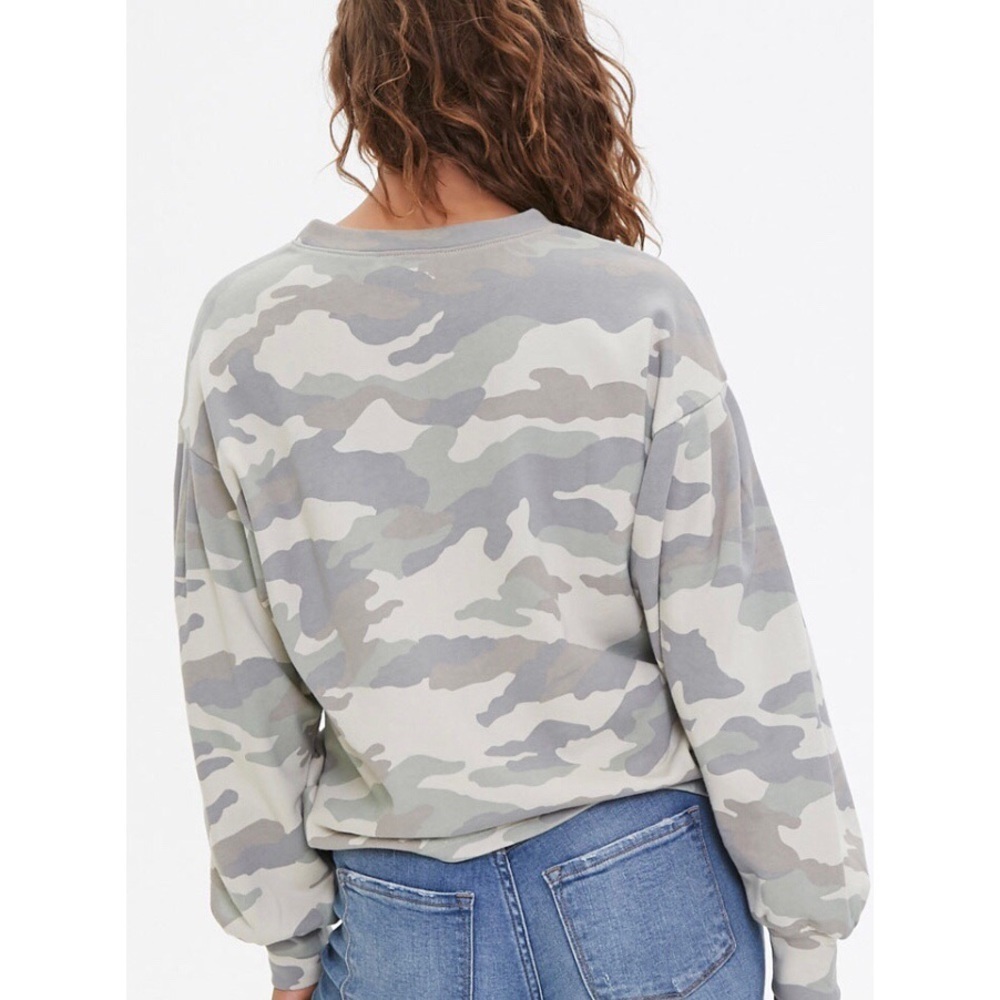 Forever21 Slightly cropped Green Camo Sweatshirt - Picture 4 of 4